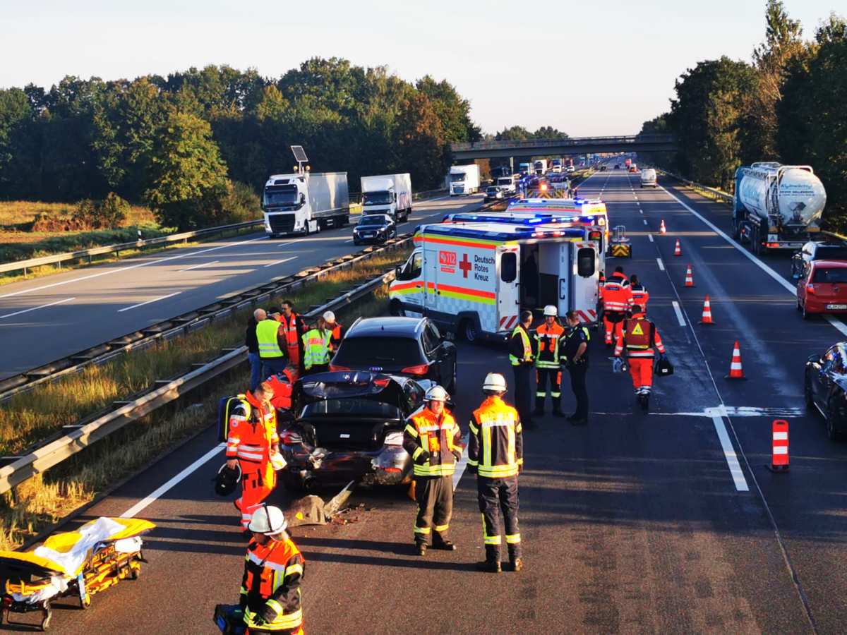 Schwerer Unfall am Autobahnkreuz Maschen legte Berufsverkehr lahm