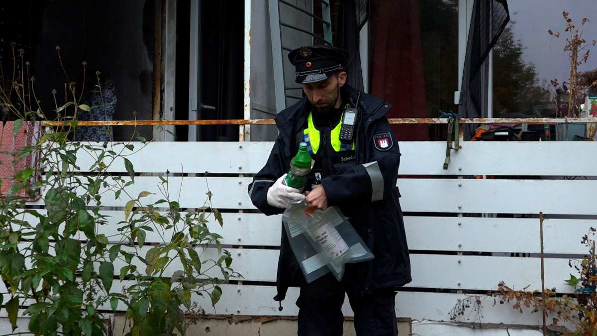 Brandstifter unterwegs: Balkon mit Brandbeschleuniger unter Flammen gesetzt