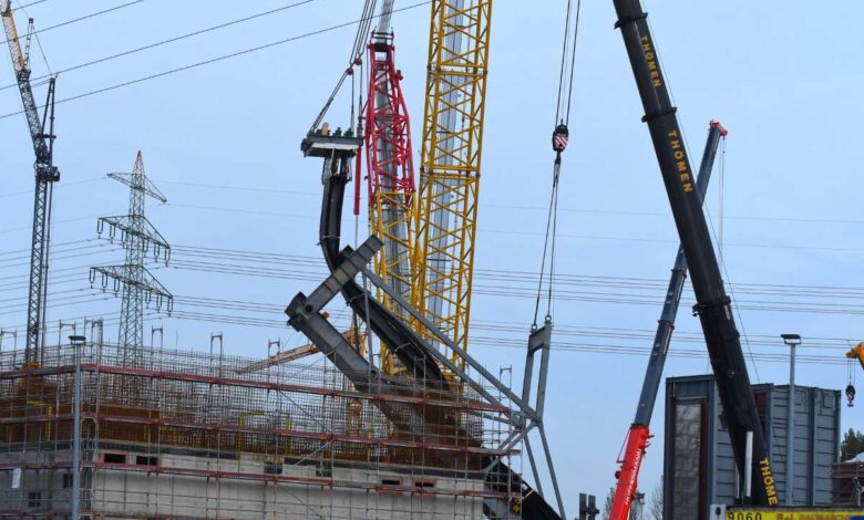Kran verliert Ladung: 100 Tonnen schwerer Wärmetauscher abgestürzt 13 Kran verliert Ladung: 100 Tonnen schwerer Wärmetauscher abgestürzt