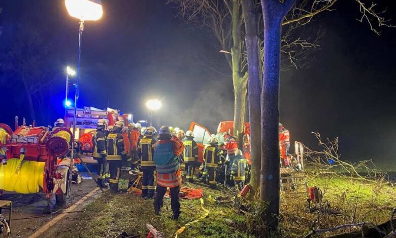36-jähriger Autofahrer bei Verkehrsunfall in Balje tödlich verletzt 8 36-jähriger Autofahrer bei Verkehrsunfall in Balje tödlich verletzt