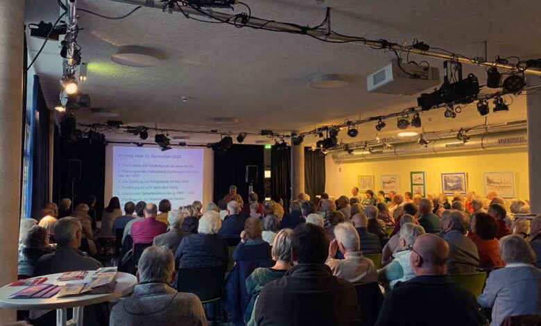 Volles Haus beim Themennachmittag der Geschichtswerkstatt Süderelbe zur Falkenbergsiedlung