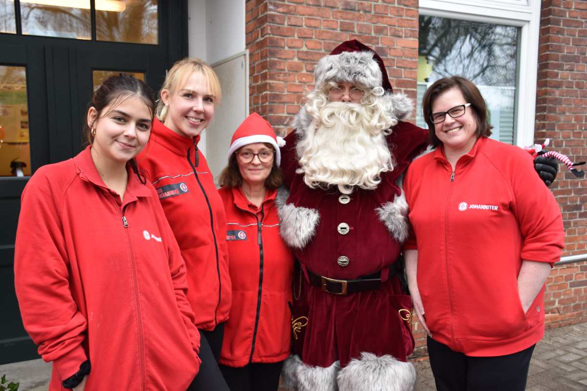 Weihnachtsmann besucht die Johanniter-Tagespflege Marmstorf