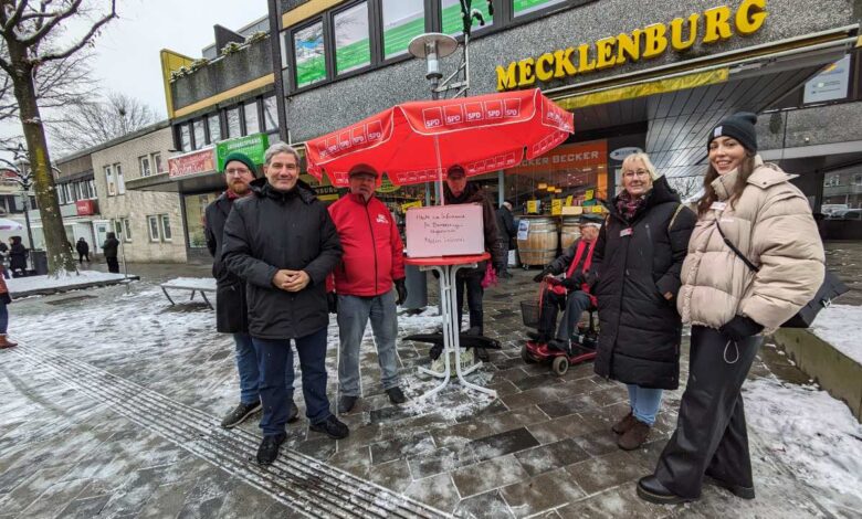 SPD-Infostand: Großes Interesse am Bundestagsabgeordneten Metin Hakverdi