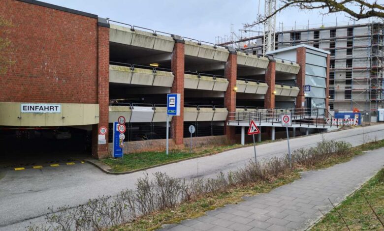 Überdachter Flohmarkt im Parkhaus am Bahnhof Neugraben