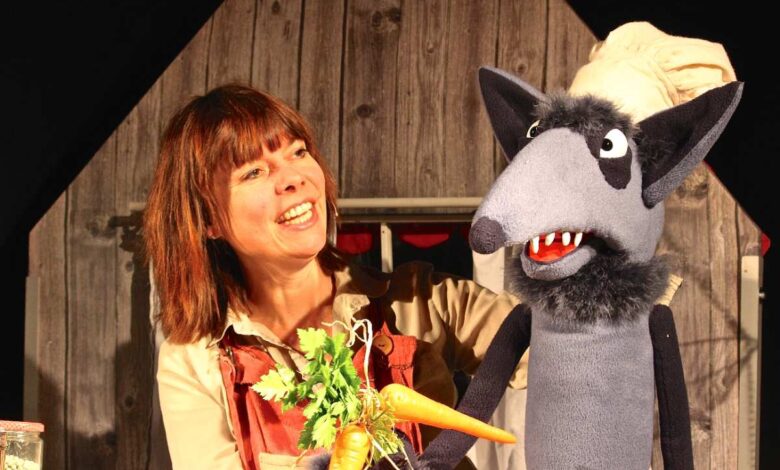 Familienprogramm mit Mittagstisch: Theater Funkenflug spielt „Ein Süppchen für den Wolf”