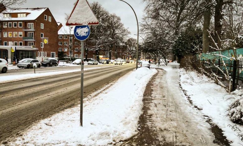 Glatteis und Schnee: Fußgänger und Fahrradfahrer ziehen den Kürzeren