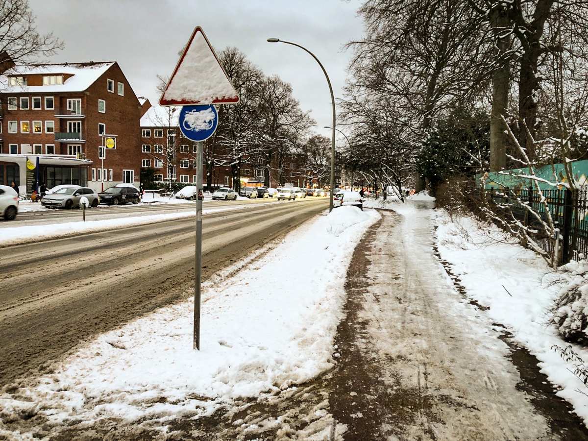 Glatteis und Schnee: Fußgänger und Fahrradfahrer ziehen den Kürzeren