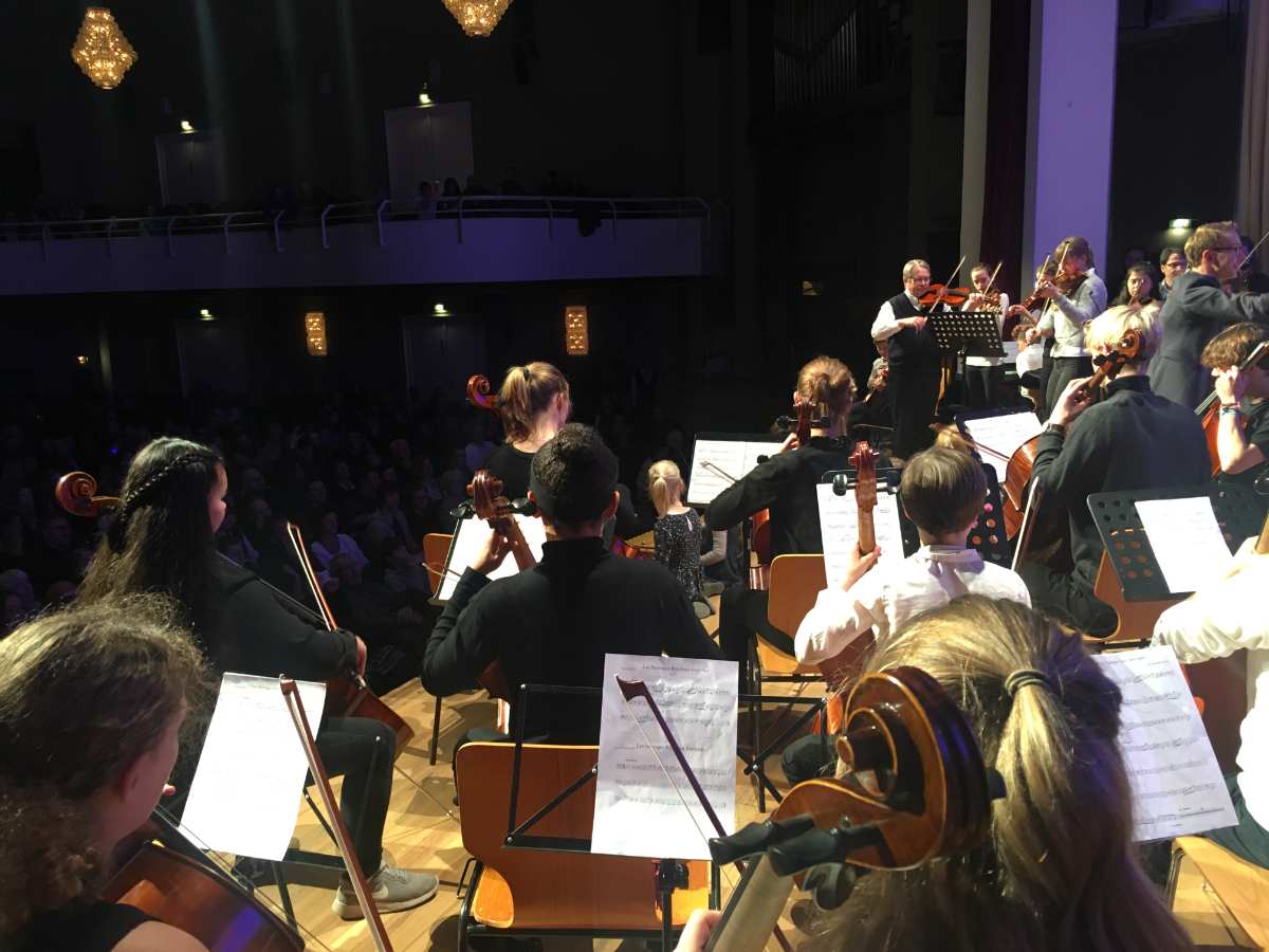 Jahreskonzert der akademie Hamburg für Musik und Kultur in der Friedrich-Ebert-Halle