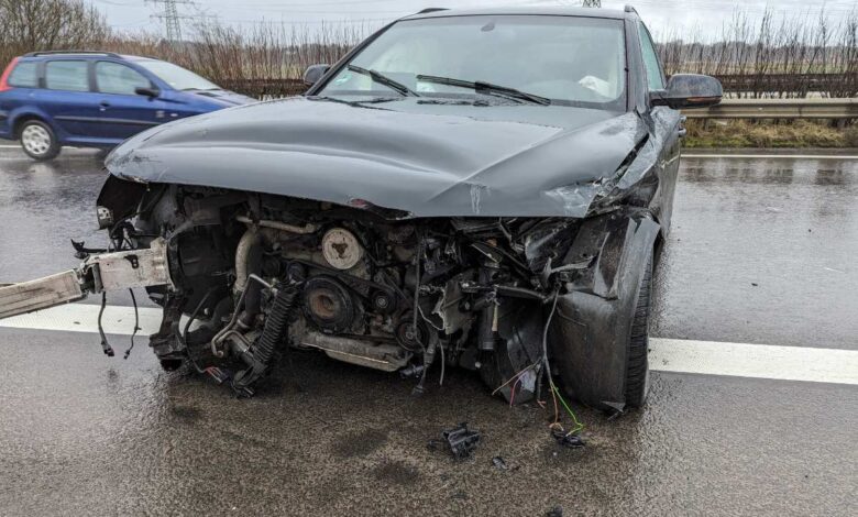 21-jährige Autofahrerin bei Aquaplaning-Unfall auf der Autobahn leicht verletzt