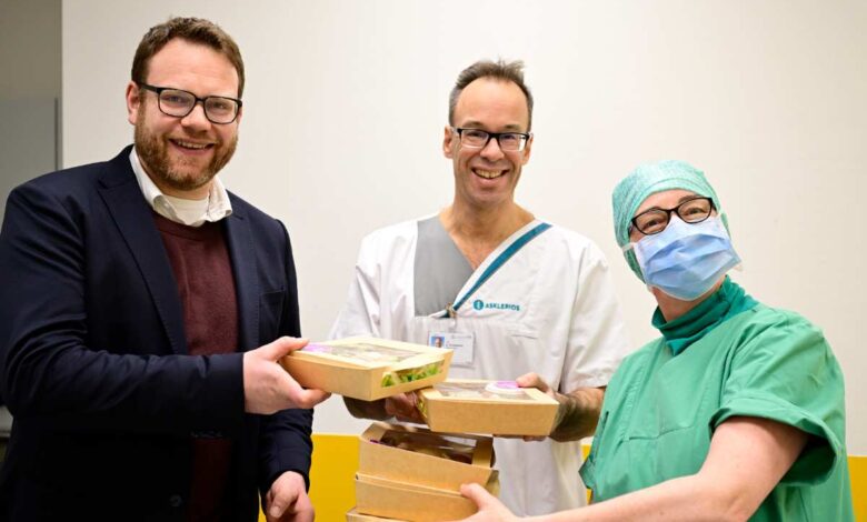 Wertschätzung für Arbeit im Nachtdienst: Direktorium des Asklepios Klinikums Harburg besucht Mitarbeiter vor Ort