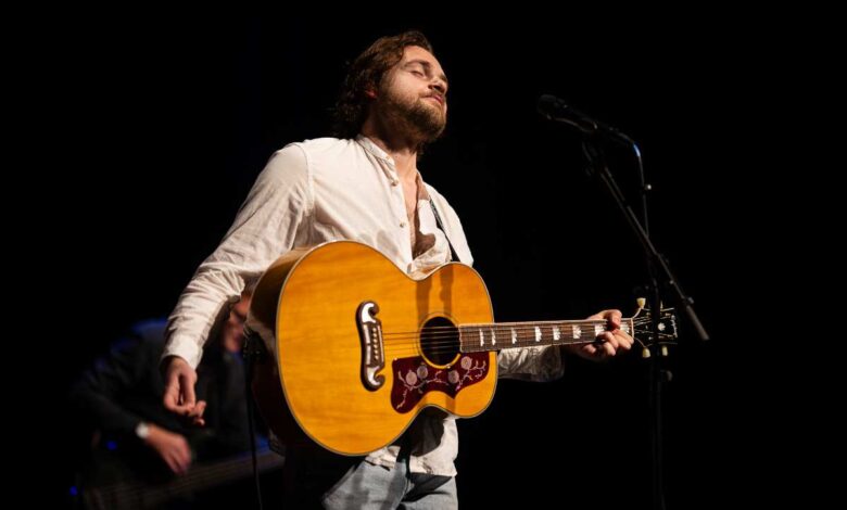 "Morning has broken" erklingt in der Burg Seevetal: Tribute-Konzert entführt das Publikum in die Siebziger