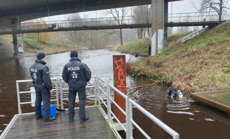 Tötungsdelikt in Stade - Mordkommission setzt Polizeitaucher ein