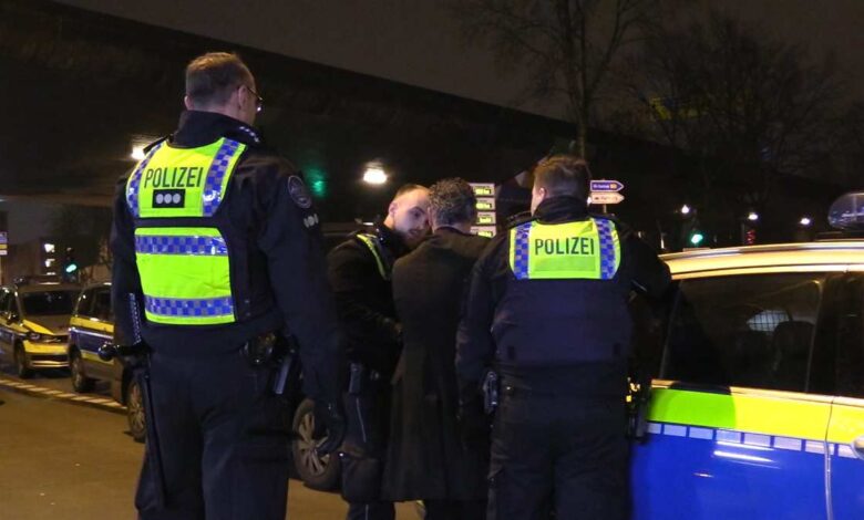 Uneinsichtige Partygäste werfen Polizei nach Platzverweisen Rassismus vor 1 Uneinsichtige Partygäste werfen Polizei nach Platzverweisen Rassismus vor