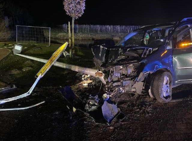 Alkoholfahrt endete mit schwerem Unfall an einer Laterne