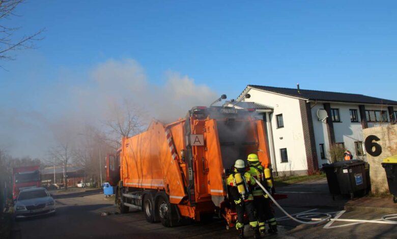 Müllfahrzeug in Ramelsloher Gewerbegebiet in Flammen 4 Müllfahrzeug in Ramelsloher Gewerbegebiet in Flammen
