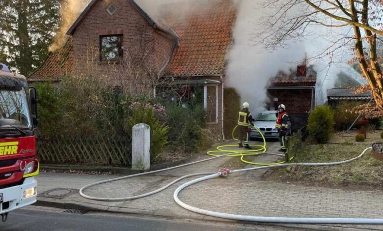Feuerwehreinsatz in Holm-Seppensen: Tragischer Brand fordert ein Menschenleben 3 Feuerwehreinsatz in Holm-Seppensen: Tragischer Brand fordert ein Menschenleben