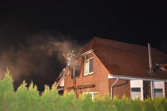 Brand in Drage: Bewohner unverletzt, Haus vorübergehend unbewohnbar