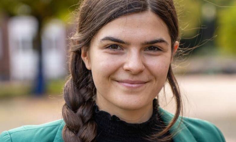 a woman with a braided hair