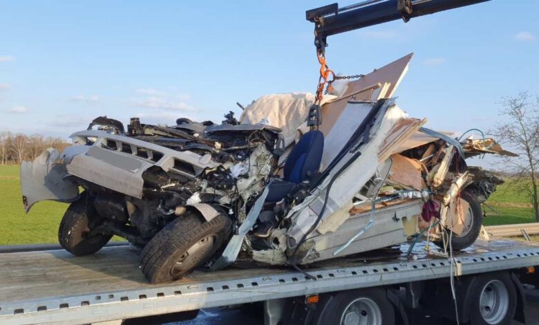 Tragischer Verkehrsunfall auf der Autobahn: LKW-Fahrer fährt auf Wohnmobil auf 5 Tragischer Verkehrsunfall auf der Autobahn: LKW-Fahrer fährt auf Wohnmobil auf