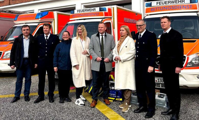 Feuerwehr Hamburg übergibt weitere sechs Rettungswagen an die Ukraine