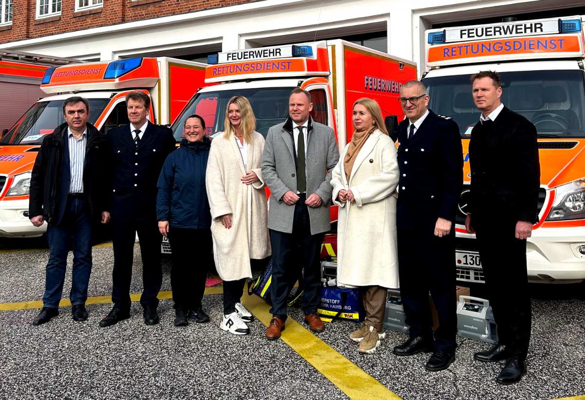Feuerwehr Hamburg übergibt weitere sechs Rettungswagen an die Ukraine 1 Feuerwehr Hamburg übergibt weitere sechs Rettungswagen an die Ukraine