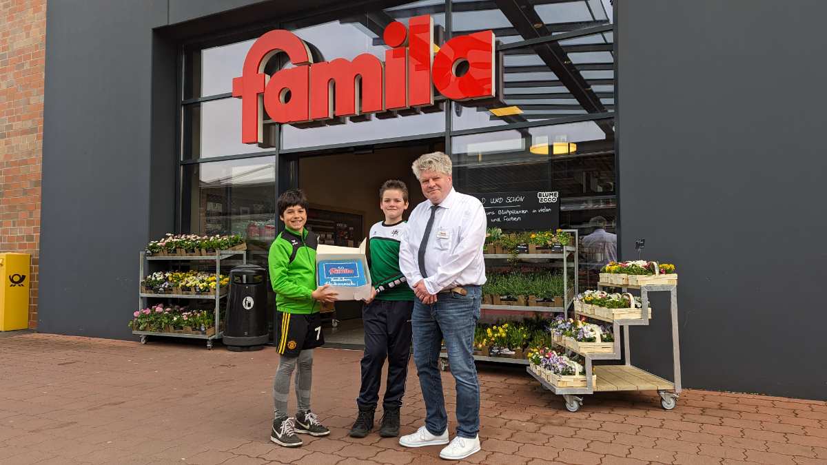 50 Jahre famila: HNT-Kids gratulieren ihrem Sponsoren zum Geburtstag