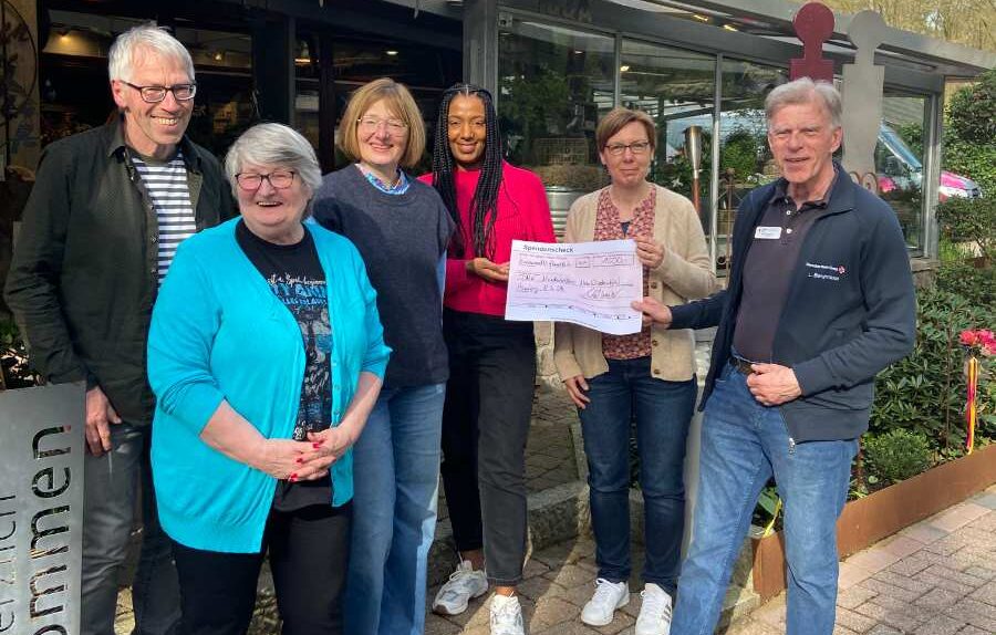 Blumenhandlung aus Neugraben sammelt fleißig Spenden für Neuwiedenthaler Kinderteller