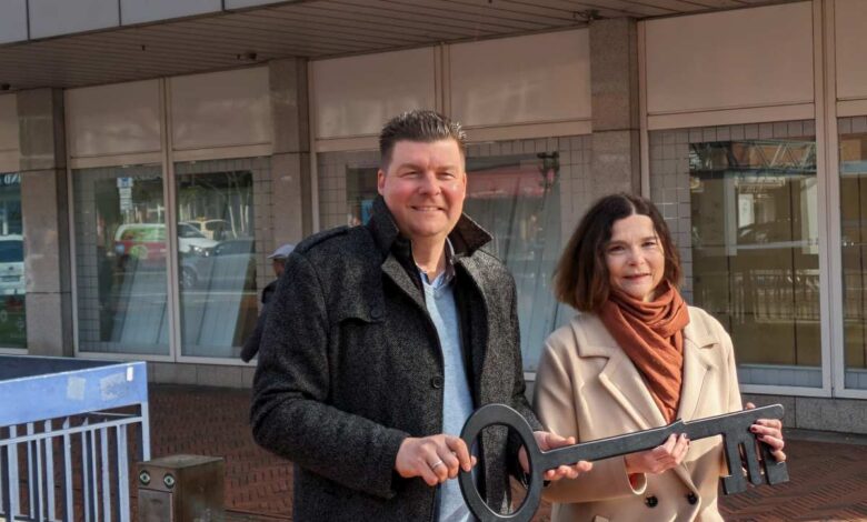 Finanzsenator anlässlich der Übernahme der Karstadt-Immobilie in Harburg