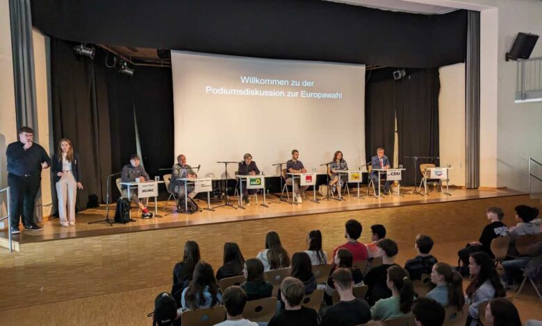 Mehr als 300 Schülerinnen und Schüler informieren sich zur Europawahl