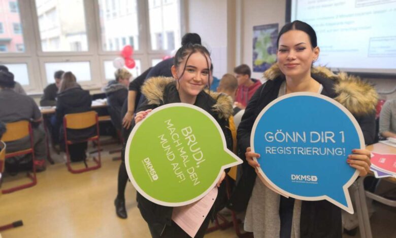 Bildungssenatorin zeichnet fünf Schulen für ihr Engagement gegen Blutkrebs aus