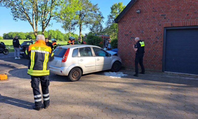 Unfall in Ramelsloh: PKW prallt gegen Hauswand