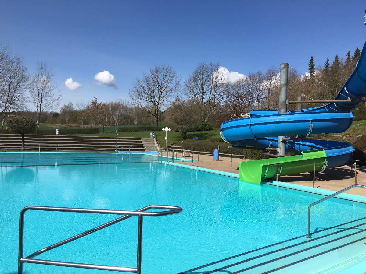 Hittfelder Freibad startete in die Saison: Freier Eintritt für Kinder und Jugendliche am 18. Mai!