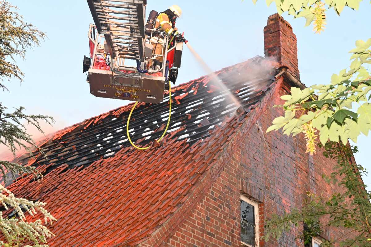 Großbrand in Stade-Bützfleth: Feuerwehr im Großeinsatz