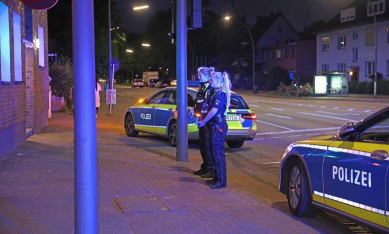 Mit gezogenen Waffen: Polizei beendet Bedrohungslage an der Stader Straße