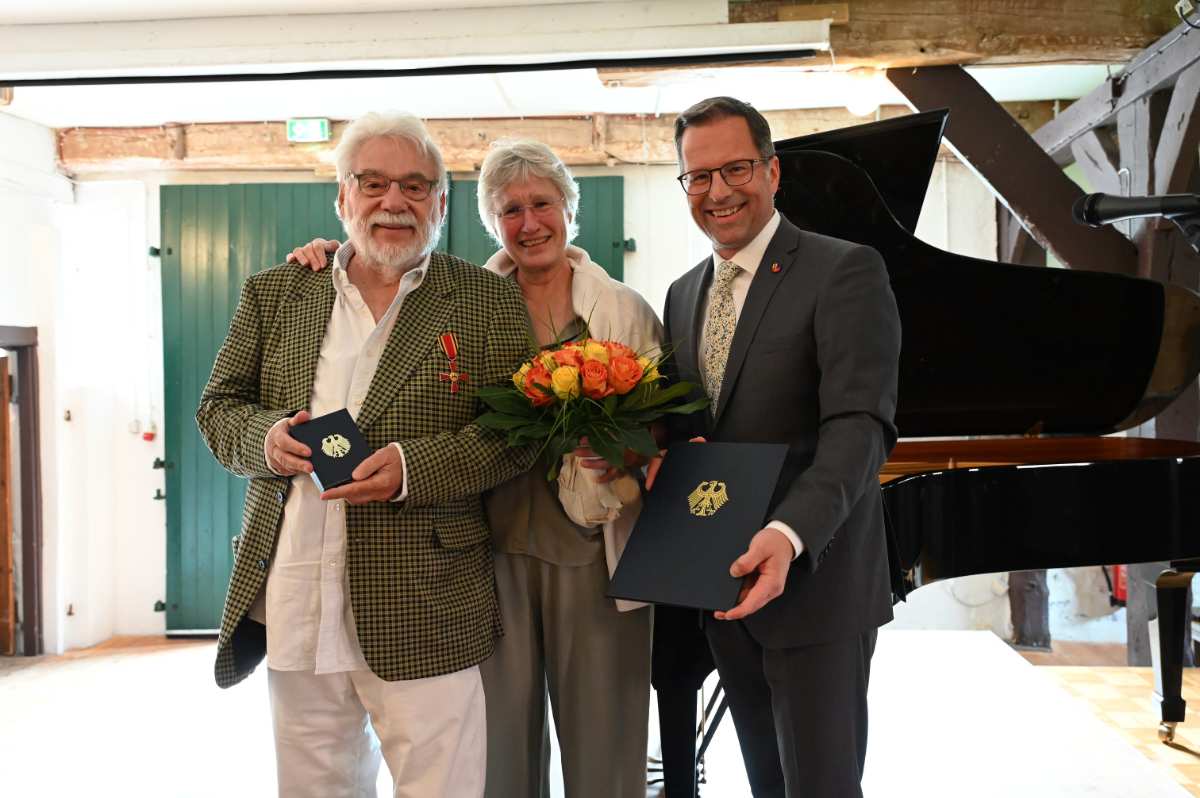 Landrat Kai Seefried ehrt Buxtehuder Dieter Klar – Verdienstkreuz für ehrenamtliches Engagement