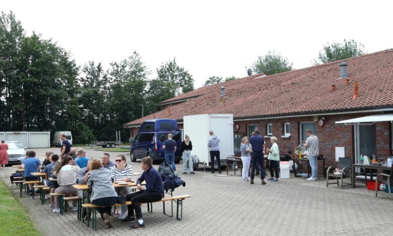 Rotary Club veranstaltet Grillfest für das Team der Rettungswache Elstorf der Johanniter