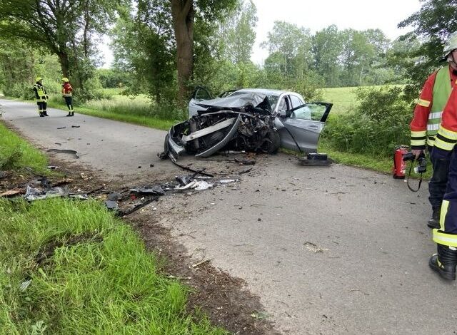 Schwerer Verkehrsunfall auf Verbindungsweg zwischen Harsefeld und Hollenbeck