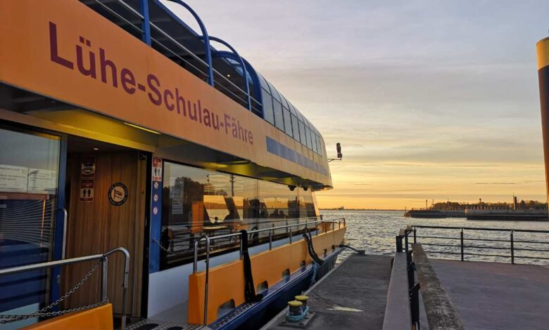 Sonderfahrt: Mit der Lühe-Schulau-Fähre in den Sonnenuntergang