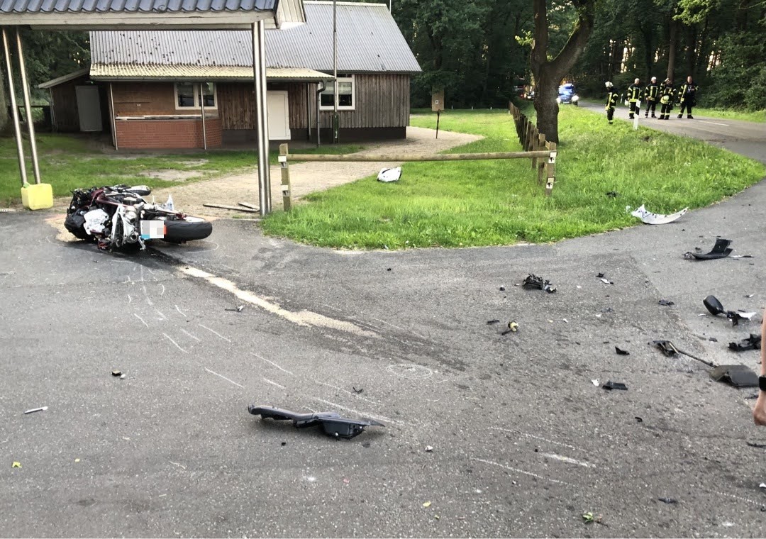 Schwerer Verkehrsunfall in Estorf: Motorradfahrer schwer verletzt