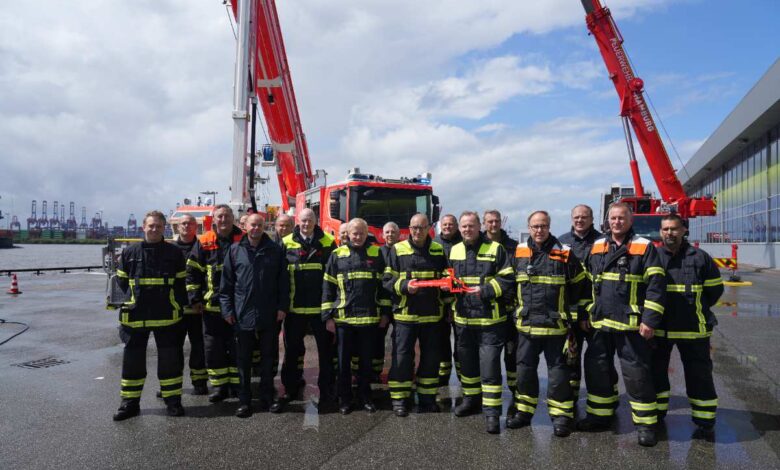 Hamburgs Feuerwehr bekommt riesiges Teleskopmastfahrzeug