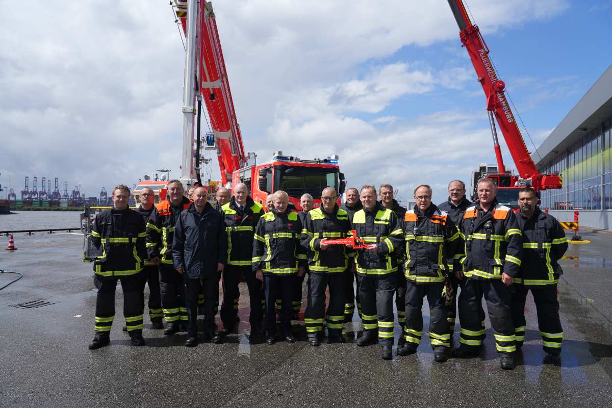 Hamburgs Feuerwehr bekommt riesiges Teleskopmastfahrzeug