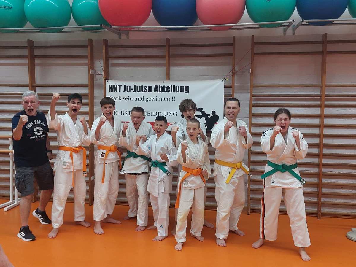 Erfolgreiche Prüfungen bei der HNT: Acht Ju-Jutsuka erreichen höheren Kyu-Grad
