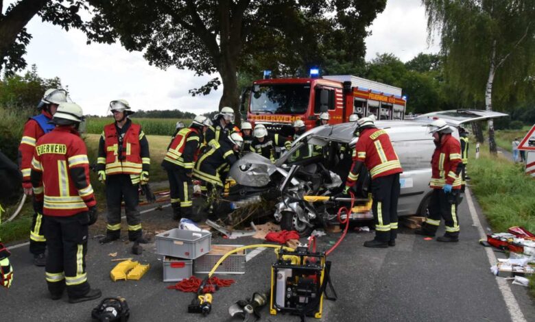 Schwerer Verkehrsunfall bei Lübberstedt: 24-Jähriger lebensgefährlich verletzt