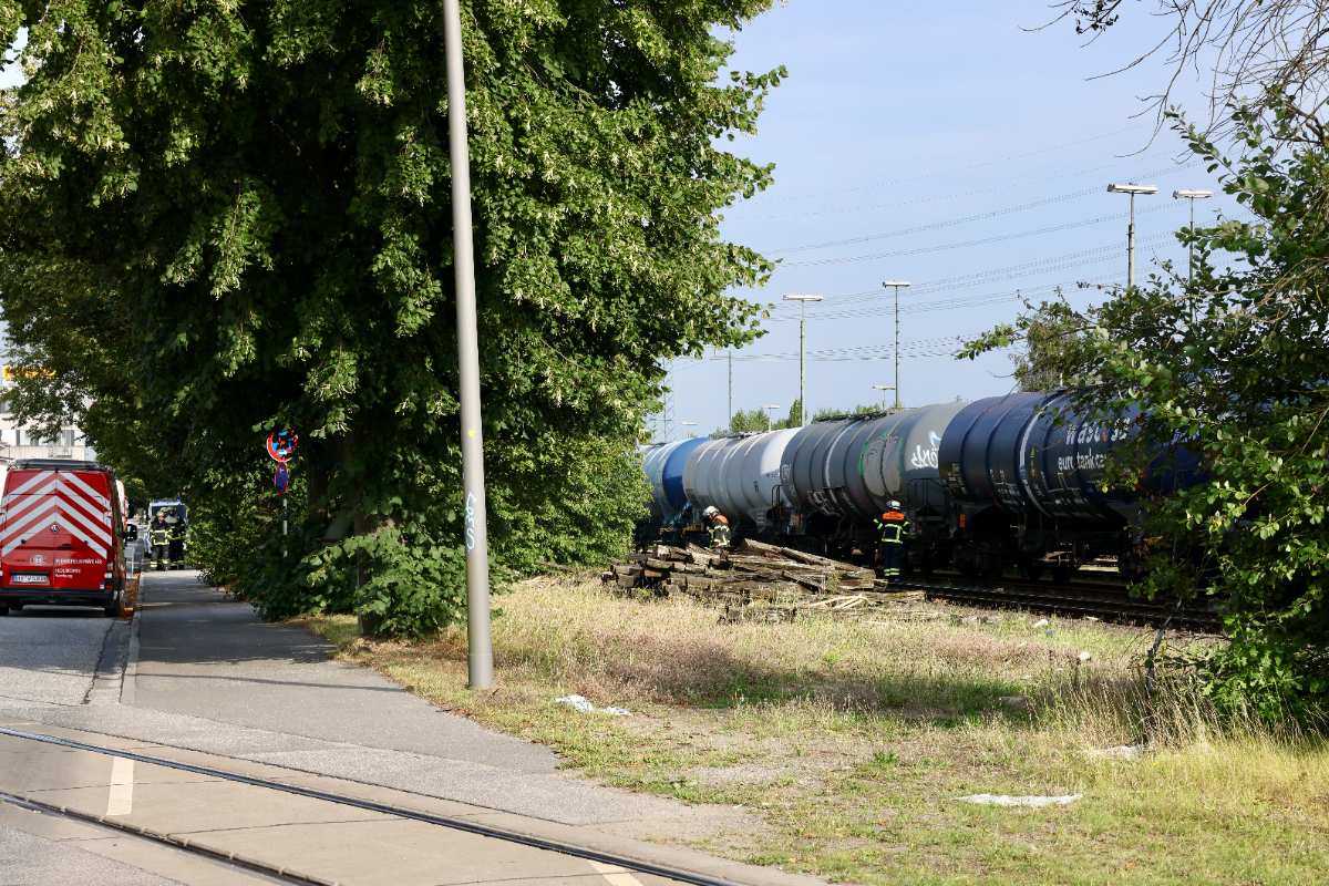 Gasleck an Kesselwaggon: Großeinsatz der Rettungskräfte in Moorburg