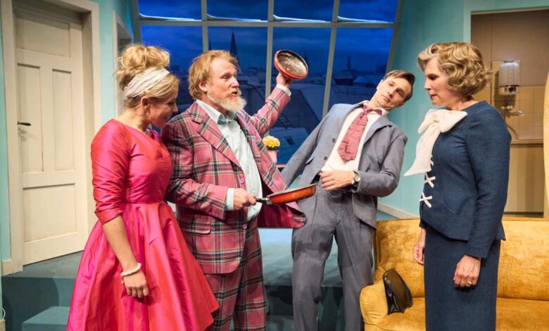 Plattdeutsche Komödie „Barfoot in’n Park“ auf der Halepaghen-Bühne