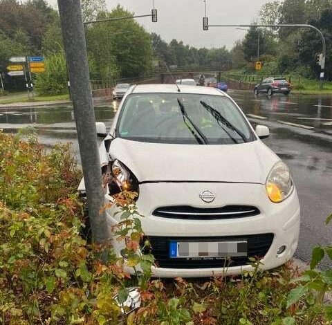 Verkehrsunfall auf der Stader Straße – Polizei sucht Zeugen 2 Verkehrsunfall auf der Stader Straße – Polizei sucht Zeugen