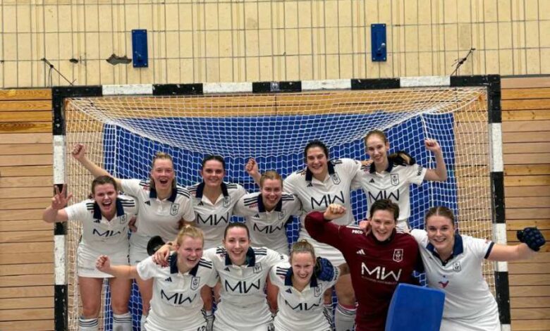 Hockey-Trubel in der "Kersche": Erfolgreicher Auftakt der Hallensaison für die TG Heimfeld 11 Hockey-Trubel in der "Kersche": Erfolgreicher Auftakt der Hallensaison für die TG Heimfeld