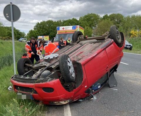 Vier Verletzte bei schwerem Unfall auf der Kreisstraße 30 bei Fredenbeck 1 Unfall