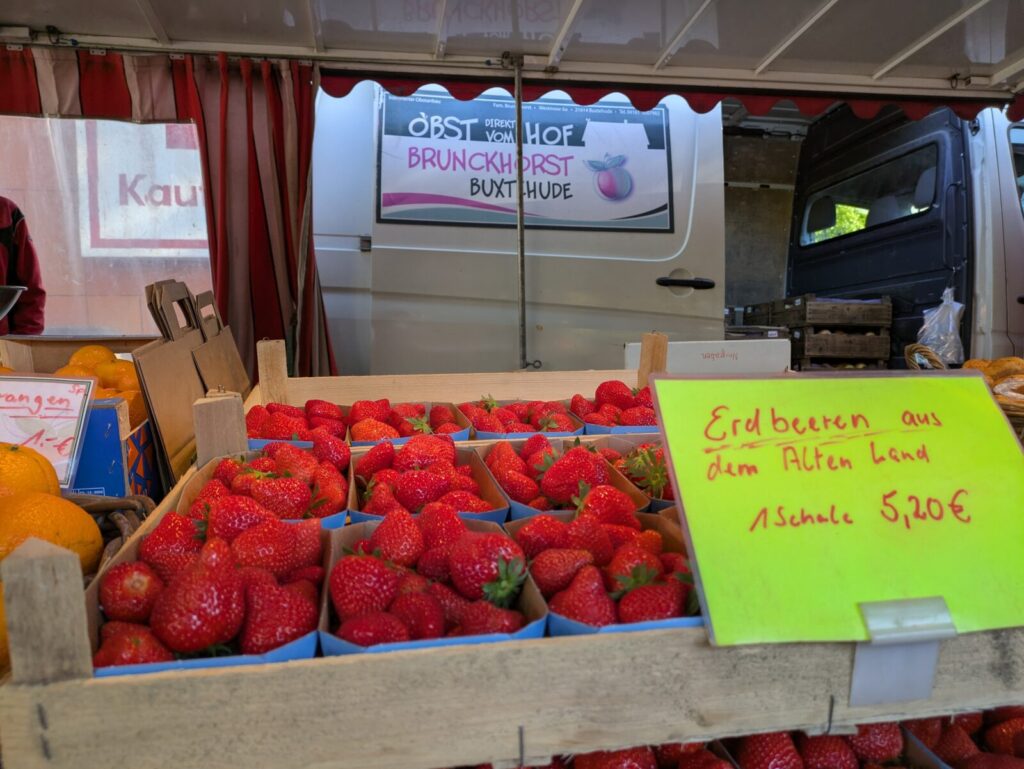 Frischer Spargel und süße Erdbeeren: Obsthof Brunckhorst auf dem Neugrabener Wochenmarkt 2 Frischer Spargel und süße Erdbeeren: Obsthof Brunckhorst auf dem Neugrabener Wochenmarkt