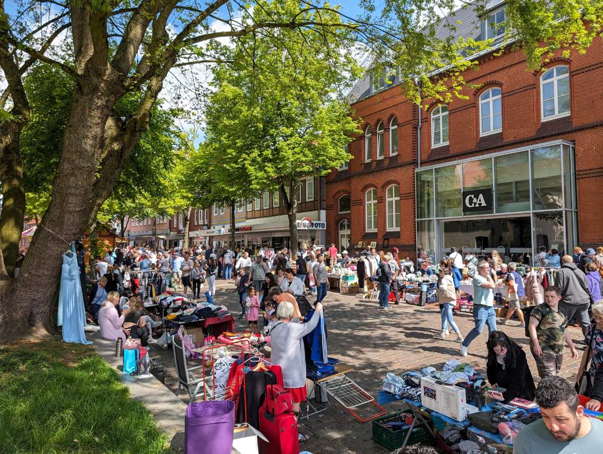 Stader Frühjahrströdelmarkt lockt am 11. Mai mit besonderer Altstadt-Atmosphäre 1 Flohmarkt